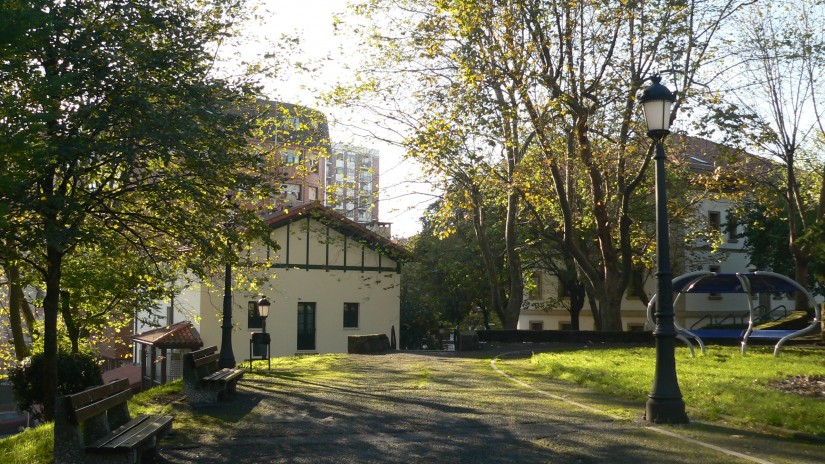 Elizako parkeak led motako argiak izango ditu