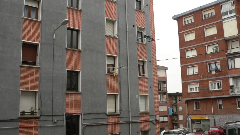 El Ayuntamiento de Sestao invierte 64.000 euros en la renovación del alumbrado de Azeta