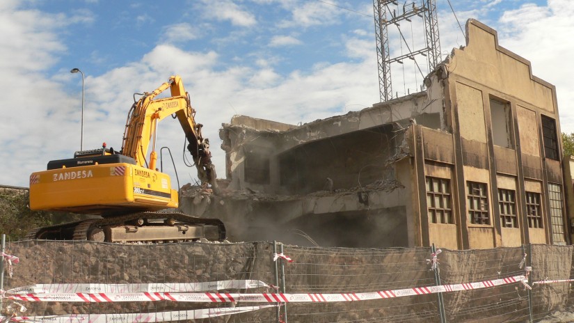 El Ayuntamiento autoriza la demolición de la antigua empresa Desguaces Deusto