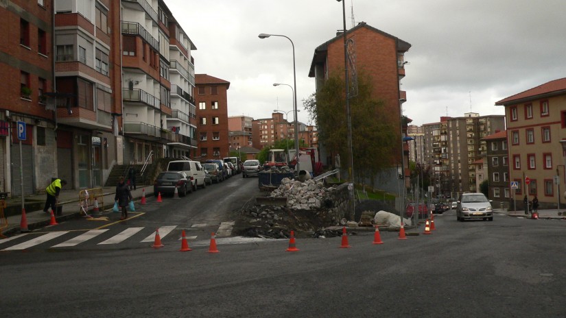 El Consistorio suprime barreras arquitectónicas en el cruce de las calles Aizpuru y Triano