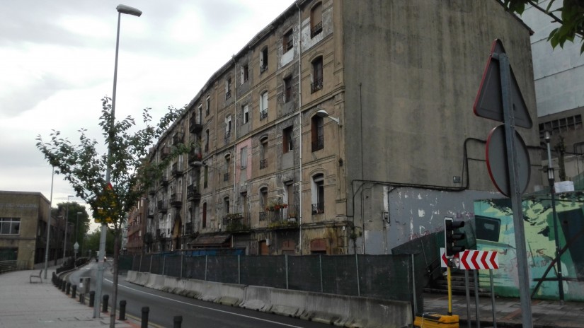 Sestao Berri inicia las obras de rehabilitación de los portales 25, 27, 29 y 31 de la calle Txabarri