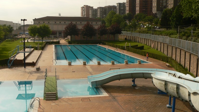 Sestaoko Udalak gaur irekiko ditu La Benedictako kanpoko igerilekuak