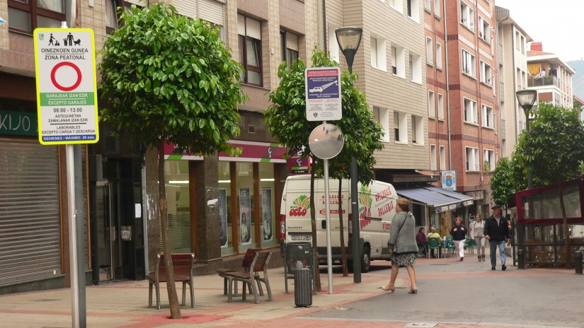 El Ayuntamiento instala cámaras para controlar el acceso de vehículos a las zonas peatonales