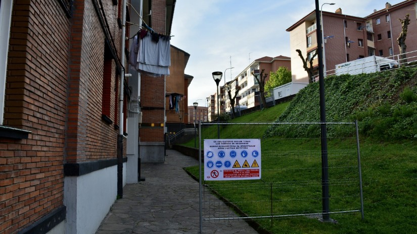 Comienza la sustitución de tuberías de fibrocemento en el Bloque M del Grupo El Carmen