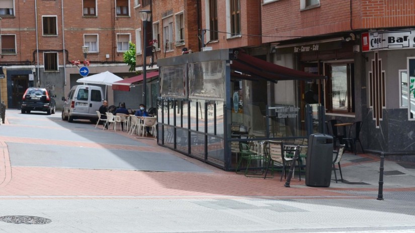 Sestaoko Udalak ostalaritzako terrazen doakotasuna luzatuko du murrizketa berriak amaitu arte