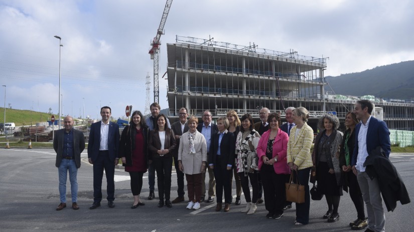 El Parque Tecnológico de Ezkerraldea-Meatzaldea recibe la visita de alcaldes y alcaldesas de la zona