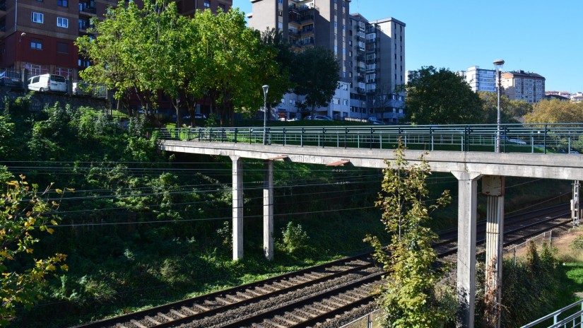 Comienza la reparación de la pasarela que conecta Sotera de la Mier con La Benedicta