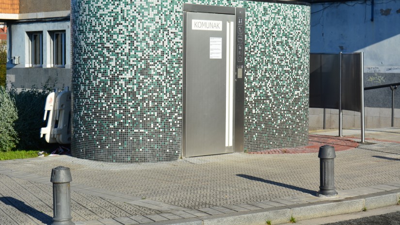 Entra en funcionamiento el aseo de la calle Mariana Pineda