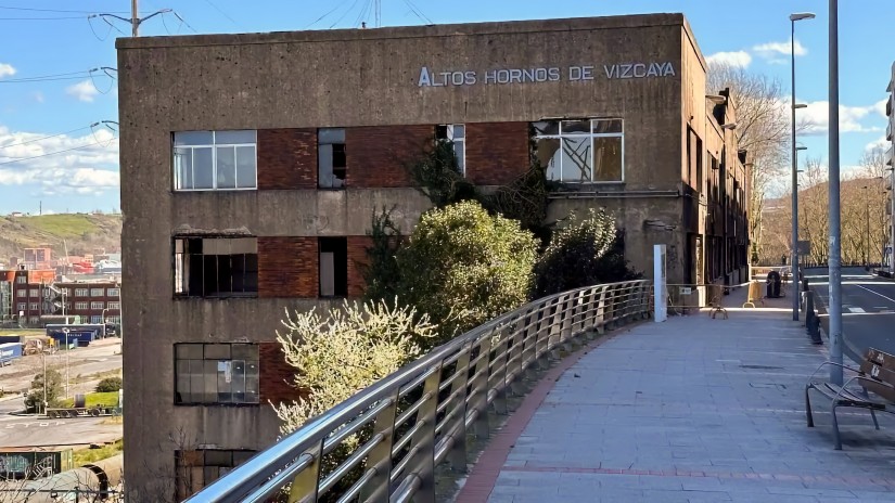 El Ayuntamiento de Sestao ejecuta el auto judicial para desalojar la Escuela de Aprendices por razones de seguridad