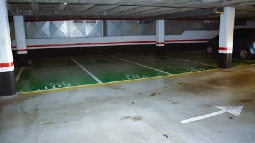 Cuatro nuevas parcelas para coches y tres más para motos en el parking del Kasko
