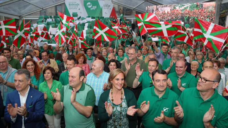 Bilbao. Mitin Plaza Arriaga. Andoni Ortuzar, Iñigo Urkullu,   Aitor Esteban, Joseba Agirretxea, Mikel Legarda Bilbao. Mitin Plaza Arriaga. Andoni Ortuzar, Iñigo Urkullu,   Aitor Esteban, Joseba Agirretxea, Mikel Legarda