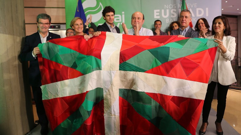 Incontestable victoria de EAJ-PNV en las tres capitales y en los tres Territorios de la CAV que se extiende a las Elecciones Europeas Incontestable victoria de EAJ-PNV en las tres capitales y en los tres Territorios de la CAV que se extiende a las Elecciones Europeas